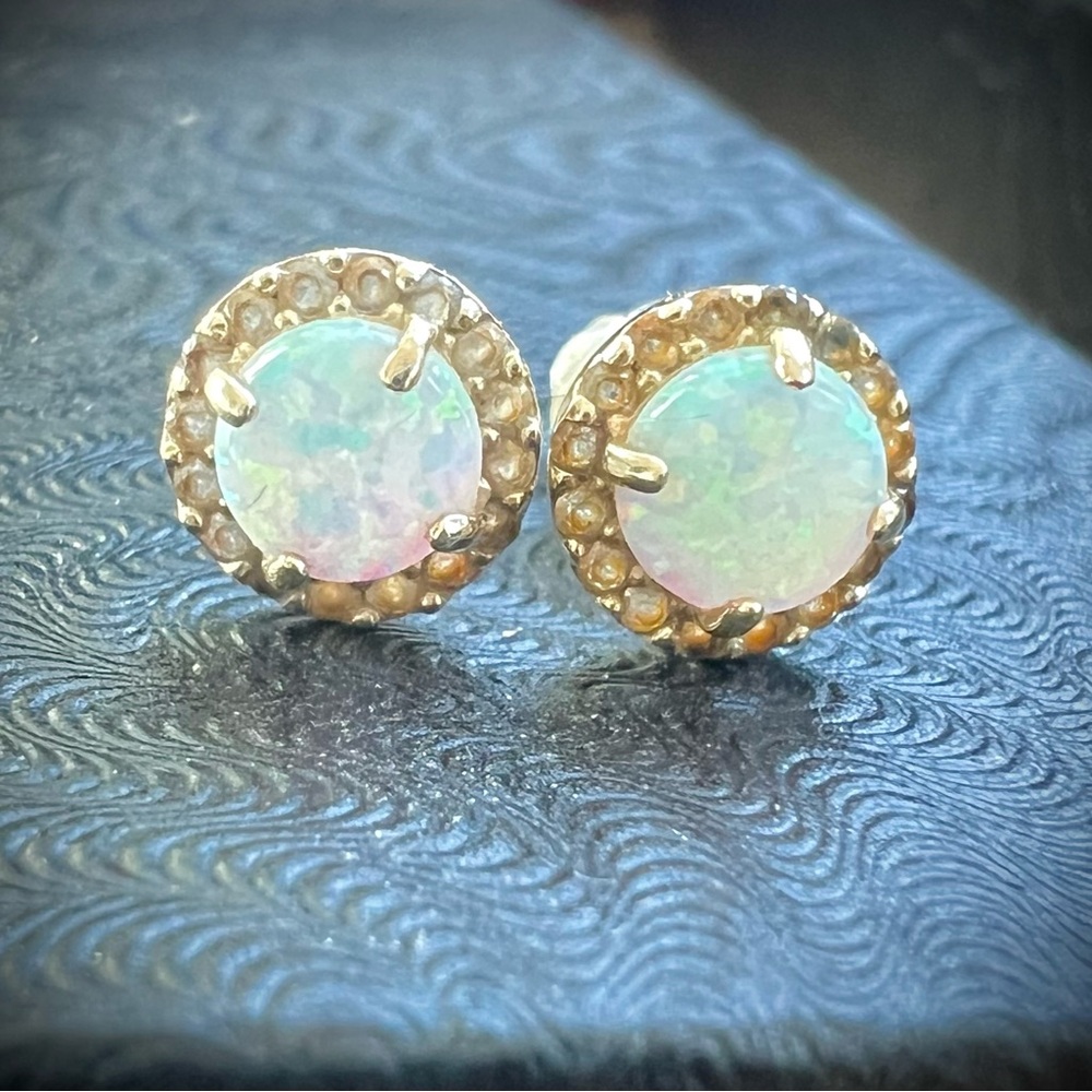 Elegant Opal Stud Earrings in Gold Setting